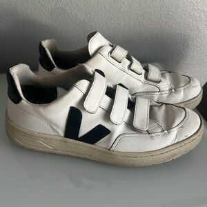 VEJA sneakers womens 8 leather Velcro straps white & black shoes